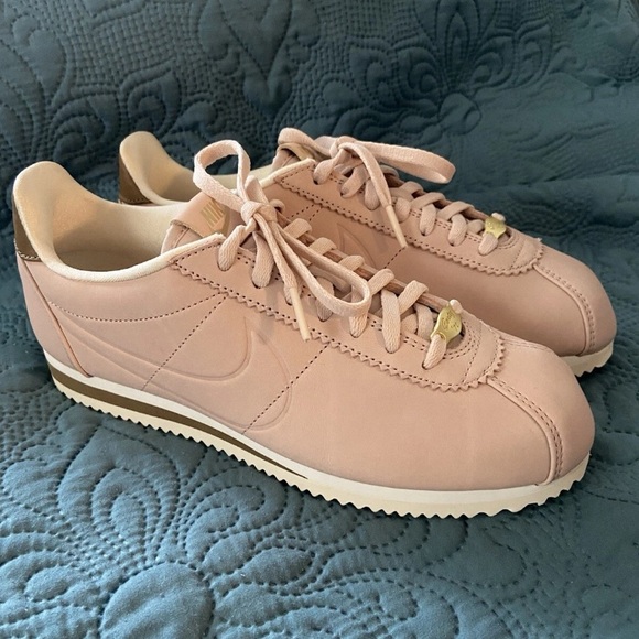 NWOB: Nike Women's 72 LA Cortez Size 8. Blush Pink - Picture 1 of 8